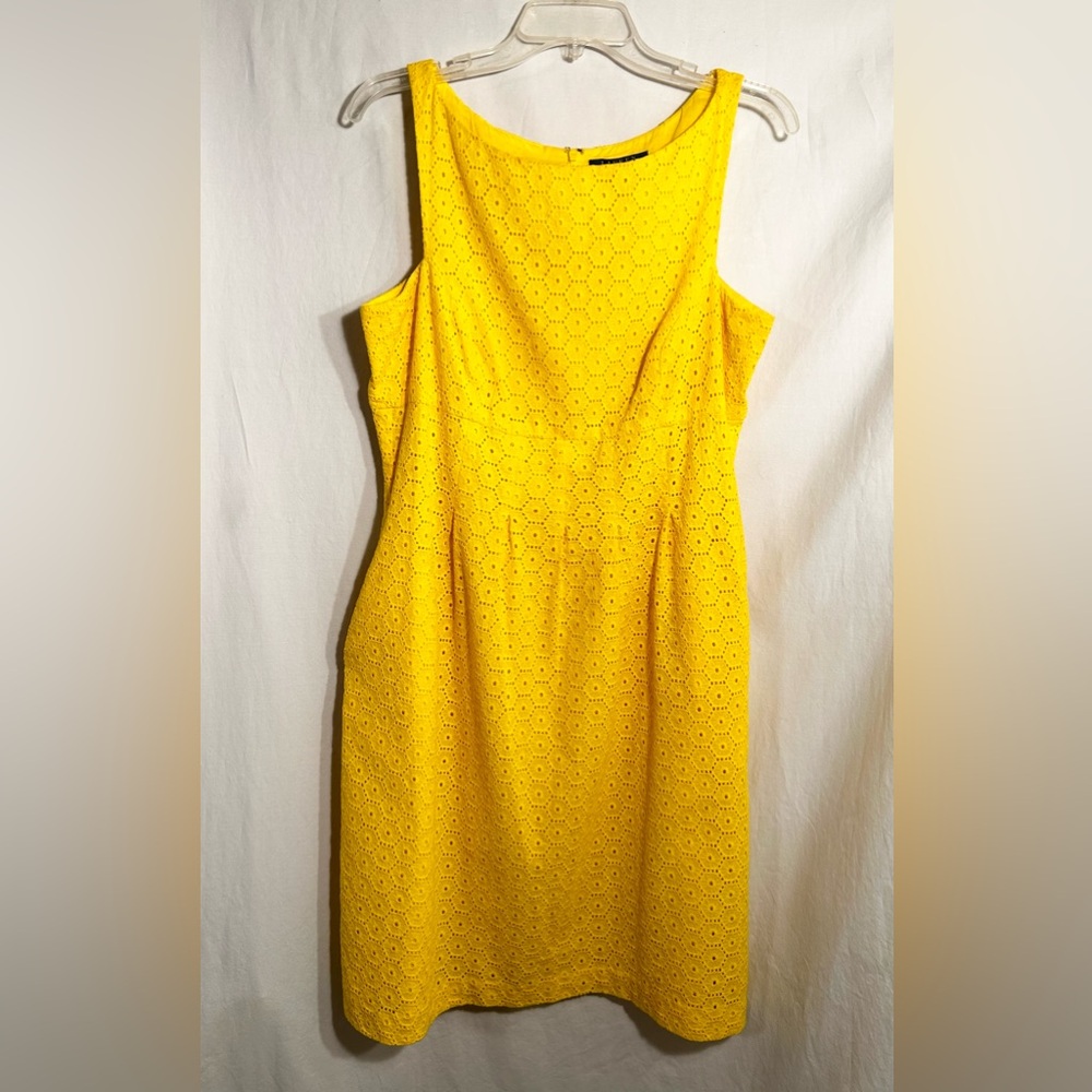 WOMENS SIZE 12 YELLOW EYELET LACE  2 POCKET LINED SLEEVELESS ZIP BACK DRESS